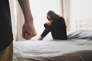 Po fyzickém útoku od manžela odešla. Přišel vleklý spor o děti a psychické problémy - Novinky